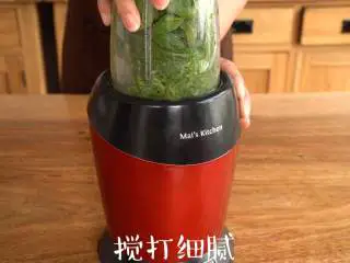 清新香气【薄荷饼干】简单又美味,置于主机搅打细腻,过滤出薄荷汁,待用