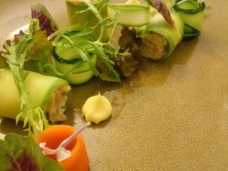 黄花鱼遇上西餐,挤上蛋黄酱。