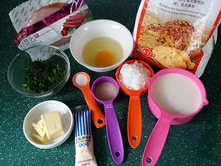 香葱火腿面包卷,备好食材