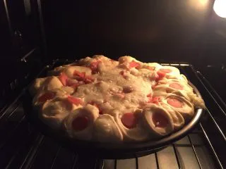 这样吃披萨才爽——重芝士火腿边披萨,满满的芝士哦，自己在家做材料想放多少就放多少，趁热食用哦