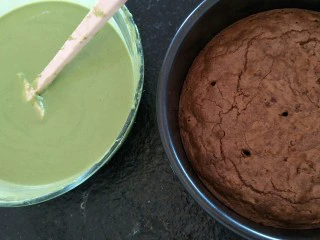 抹茶奶酪慕斯核桃布朗尼（8寸）,合体，在布朗尼上