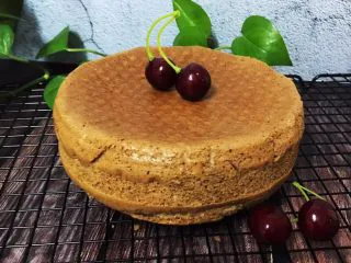 可可戚风蛋糕,美味的可可戚风蛋糕就做好了