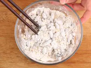 中式点心红糖夹心馒头,多搅拌几下,尽量搅拌均匀些