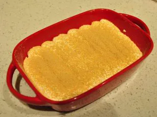 日式豆乳盒子蛋糕,撒上一层黄豆粉。