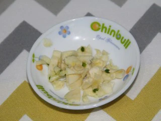 番茄鸡蛋通心粉,切点蒜末