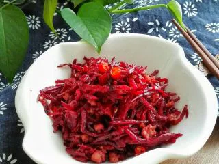 甜菜头炒肉末-甜菜头吃法之二,很香很下饭