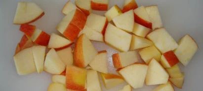 浪漫法兰西：水果宾治,苹果去核切块