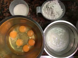 奶油海绵蛋糕,准备好材料。