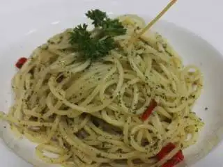 Spaghetti aop,最后把煮好的Spaghetti下锅拌匀，出锅摆盘一切OK，就是这么简单，你开始在做了吗？