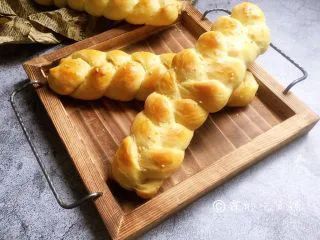 一发的淡奶油辫子面包,完成