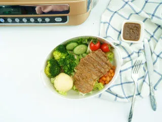 #东菱牛排机测评#爱是几分熟，我只要五分就好,可以做圣诞浪漫西餐，也可以做营养健康简餐！ 