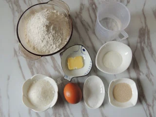 砂糖麻花面包,准备好所有的食材。