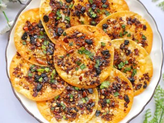 饺子皮辣酱饼,瞬间光盘。