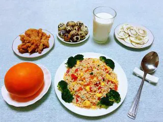 番茄鸡蛋拌意面,营养丰盛的早餐是开启美好一天的动力噢