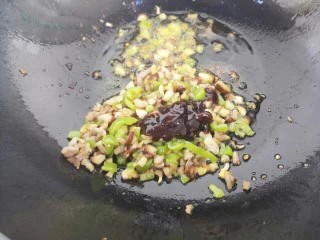 青椒香菇牛肉意面,一勺