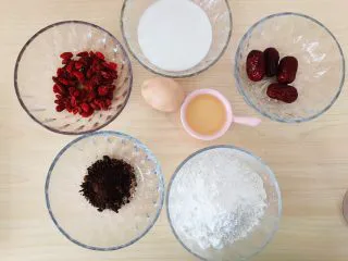 枸杞红枣饼干,准备好所有食材。