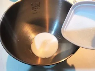 超软的葡萄干小餐包,加入砂糖