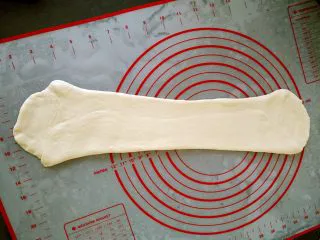 中种北海道吐司,擀平