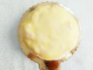 榴芒千层蛋糕,做好后用保鲜袋包好,放入冰箱冷藏4个小时左右!