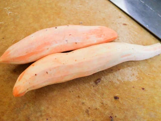 9个月以上辅食健康零食烤番薯片, 将番薯洗净去皮