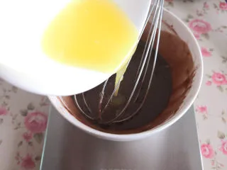 心形玛德琳蛋糕,装入裱花袋里入冰箱冷藏1小时，当然也可以不冷藏，味道也是棒棒的，