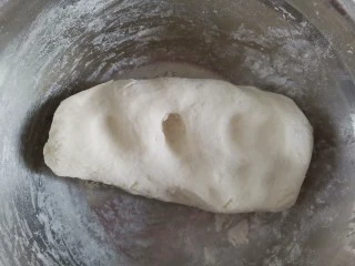 脆皮山药奶酪棒～健脾养胃还补钙,揉成光滑的面团