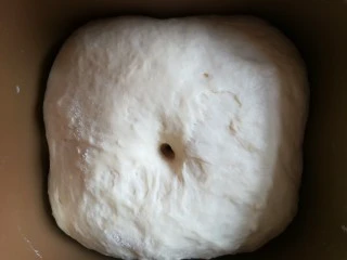 爱心椰蓉面包, 揉到能拉出薄膜不易破，发酵两倍大，用筷子扎不回弹即可