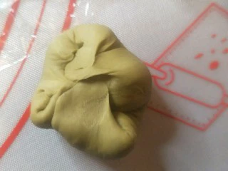 爆浆抹茶冰心面包,重新整圆