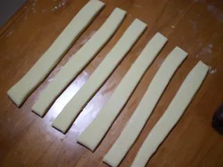 丹麦手撕吐司,第二份面片切成六份