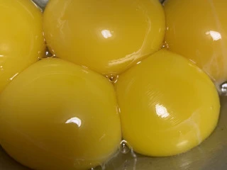 古早蛋糕(抖臀),蛋黄蛋白分离。