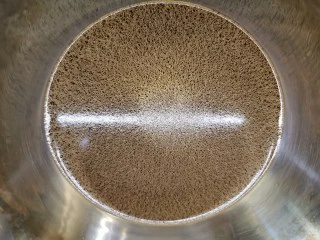 红糖发糕的家常做法（1个蛋）,3克酵母粉加入红糖溶液中