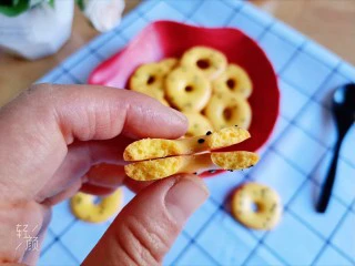 蛋黄甜甜圈饼干,近拍内部