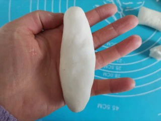 脆皮山药奶酪棒～健脾养胃还补钙,收口捏紧，整理成长条棒棒状
