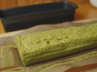 抹茶魔法蛋糕,室温放凉,冷藏2小时以上。