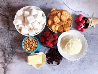 网红草莓雪花酥,准备好所需食材