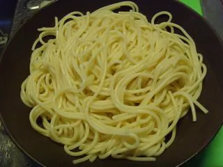 杂菜意大利粉,意大利粉瀝干水, 盛盘.