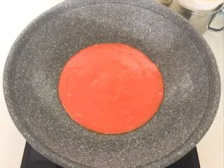 美味小零食 别样雪花酥,炒至无颗粒，完全融合，关火