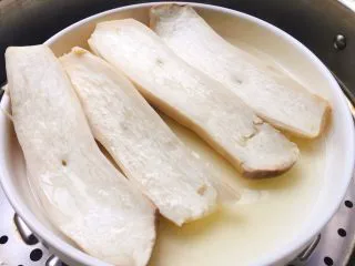 家常菜+手撕杏鲍菇,杏鲍菇蒸好，放凉