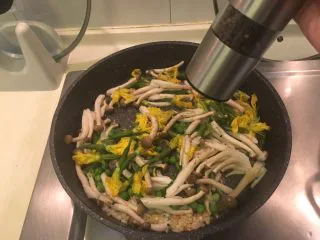 迷迭香烤羊排套餐,加黑胡椒