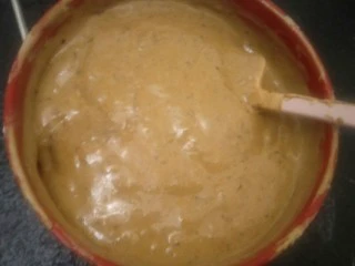 红糖枣泥蛋糕,翻拌均匀,烤箱预热160度