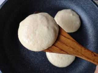 舒芙蕾——给你做舒芙蕾的人 一定很爱你,开锅盖,底面能用铲子轻轻铲起就可以翻面了。