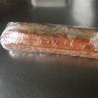 百利甜酒核桃磅蛋糕,温温热的时候将磅蛋糕用保鲜膜多包裹几层,室温一夜后转入冰箱冷藏回油3天后,切片食用更佳