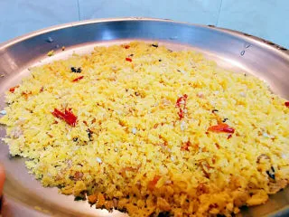 鸡翅酿地瓜泥,黄面包糠可以加些红椒丝，花椒粉，芝麻