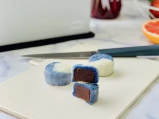 青花瓷冰皮月饼,外皮软糯馅料香甜😋