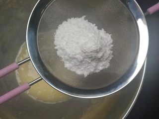 网红夏威夷果仁可可脆脆巧克力片 香港珍妮聪明小熊夏威夷果仁巧克力脆脆,2.筛入25克糖粉；