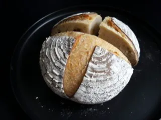 天然酵种割口欧包,出炉