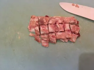 迷迭香烤羊排套餐,培根切小片