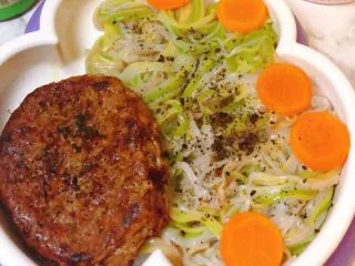 宝宝版西餐牛排面,快给你的宝贝做一款豪华西餐面吧，慢打碎的牛肉，非常好嚼