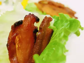 烤五花肉（奥尔良烤翅味）,包上五花肉，开吃～～