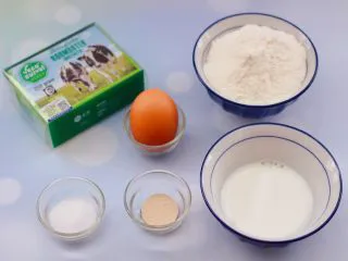奶香小花朵馒头,首先备齐所有的食材，并且称重。